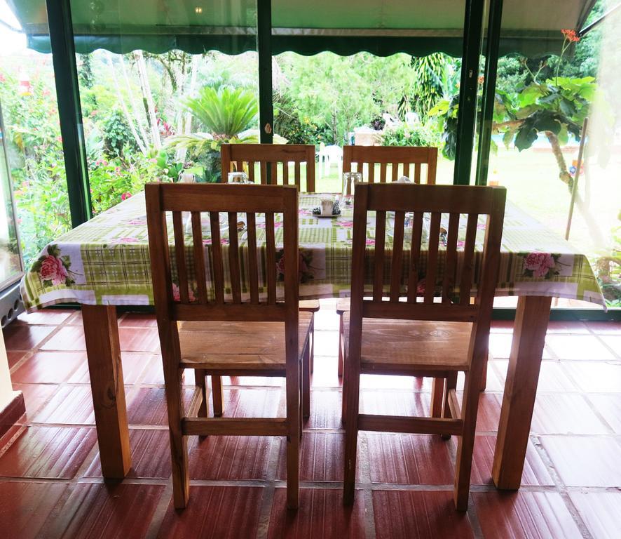 Hostel Y Posada Colibri Puerto Iguazu Luaran gambar